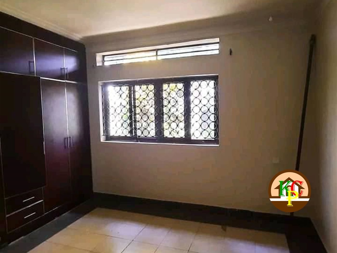 Bungalow for rent in Bugoloobi Kampala