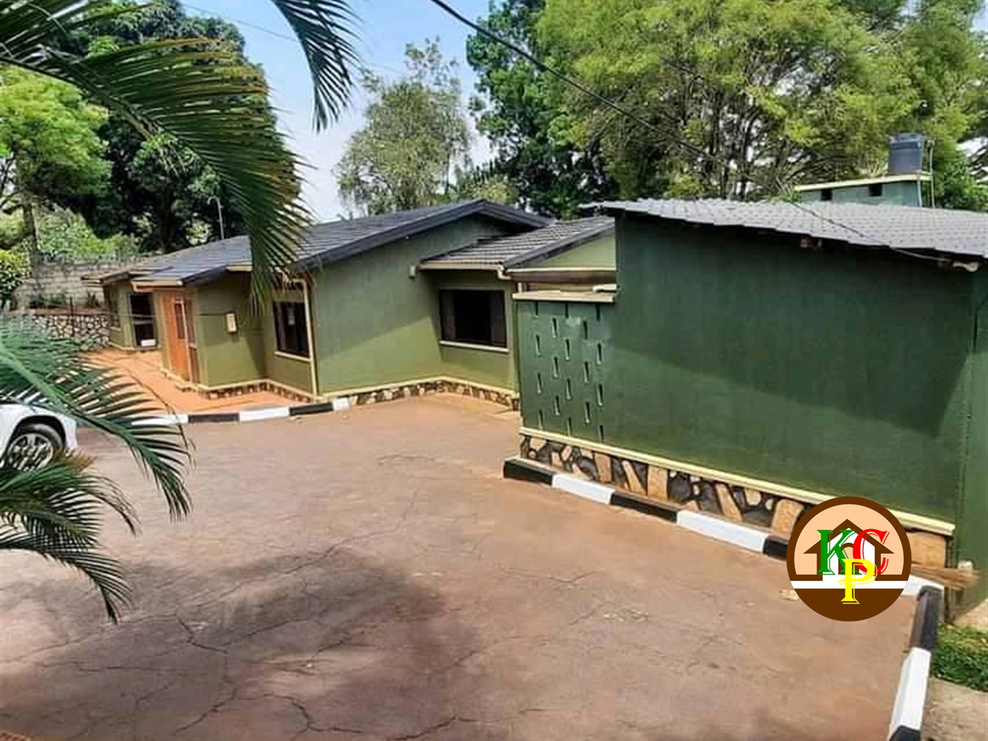 Bungalow for rent in Bugoloobi Kampala