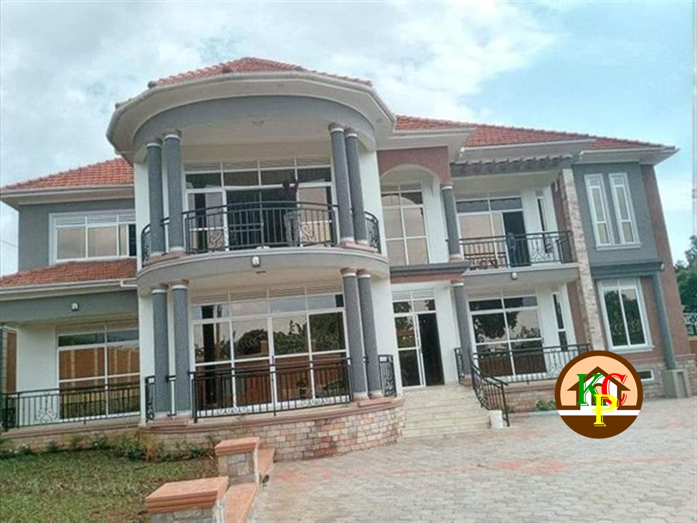 Storeyed house for sale in Munyonyo Kampala