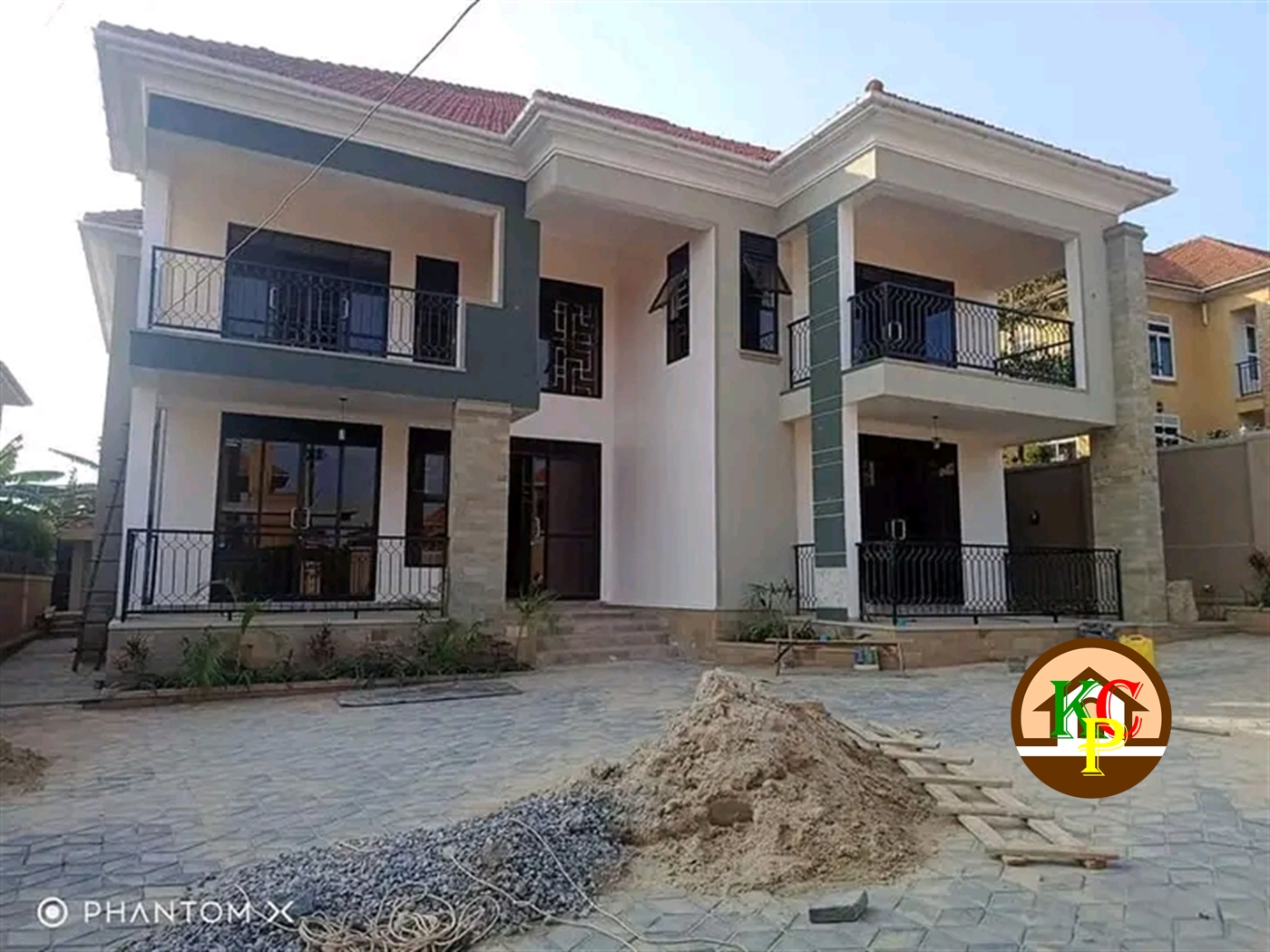 Mansion for sale in Kira Wakiso