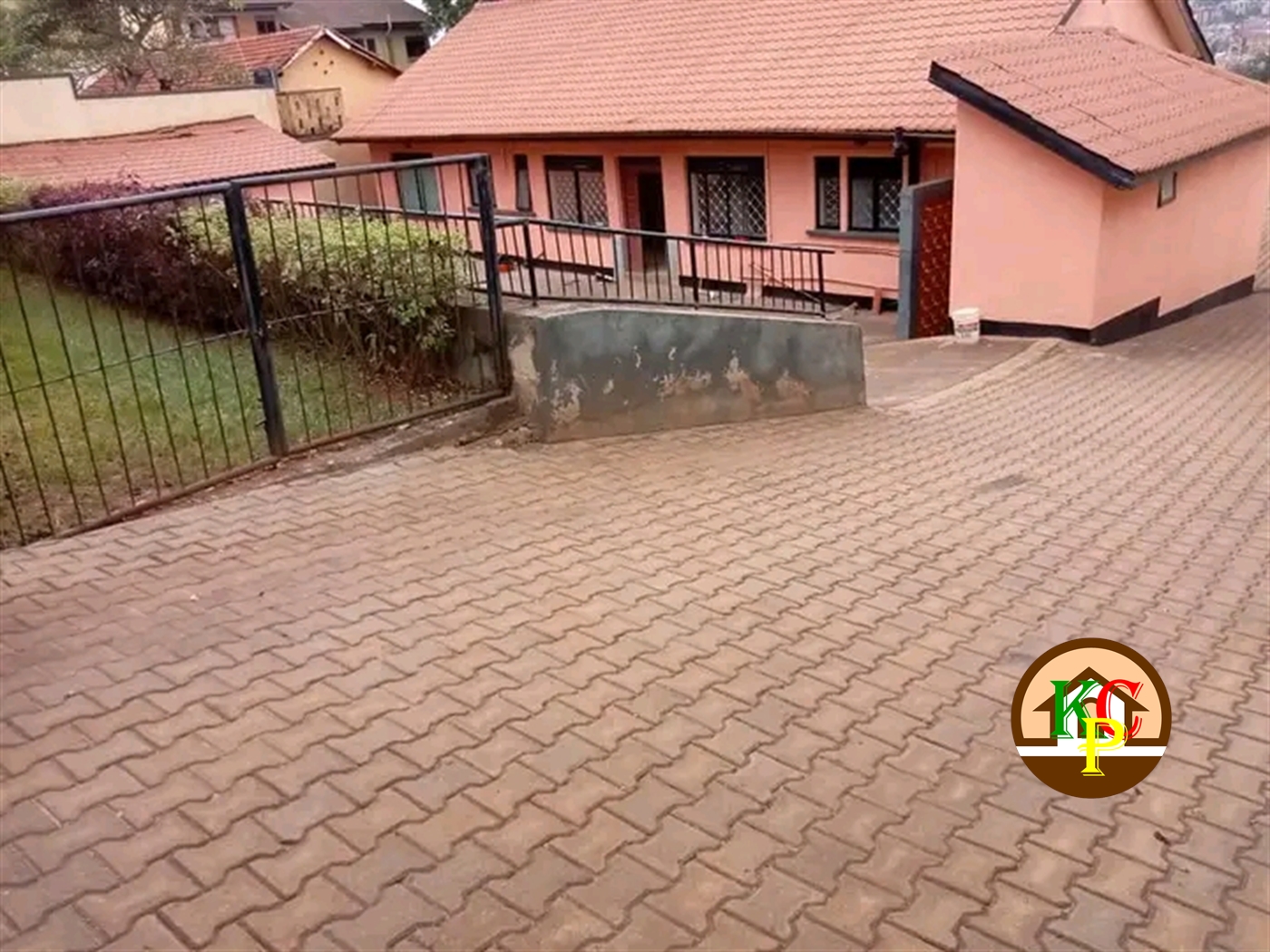 Bungalow for rent in Kamwokya Kampala