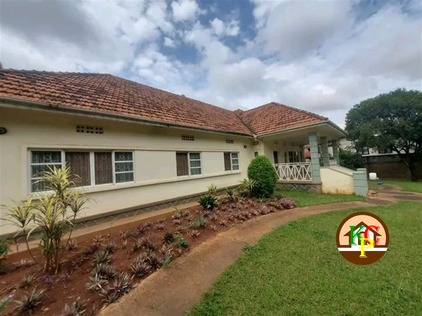 Bungalow for rent in Muyenga Kampala