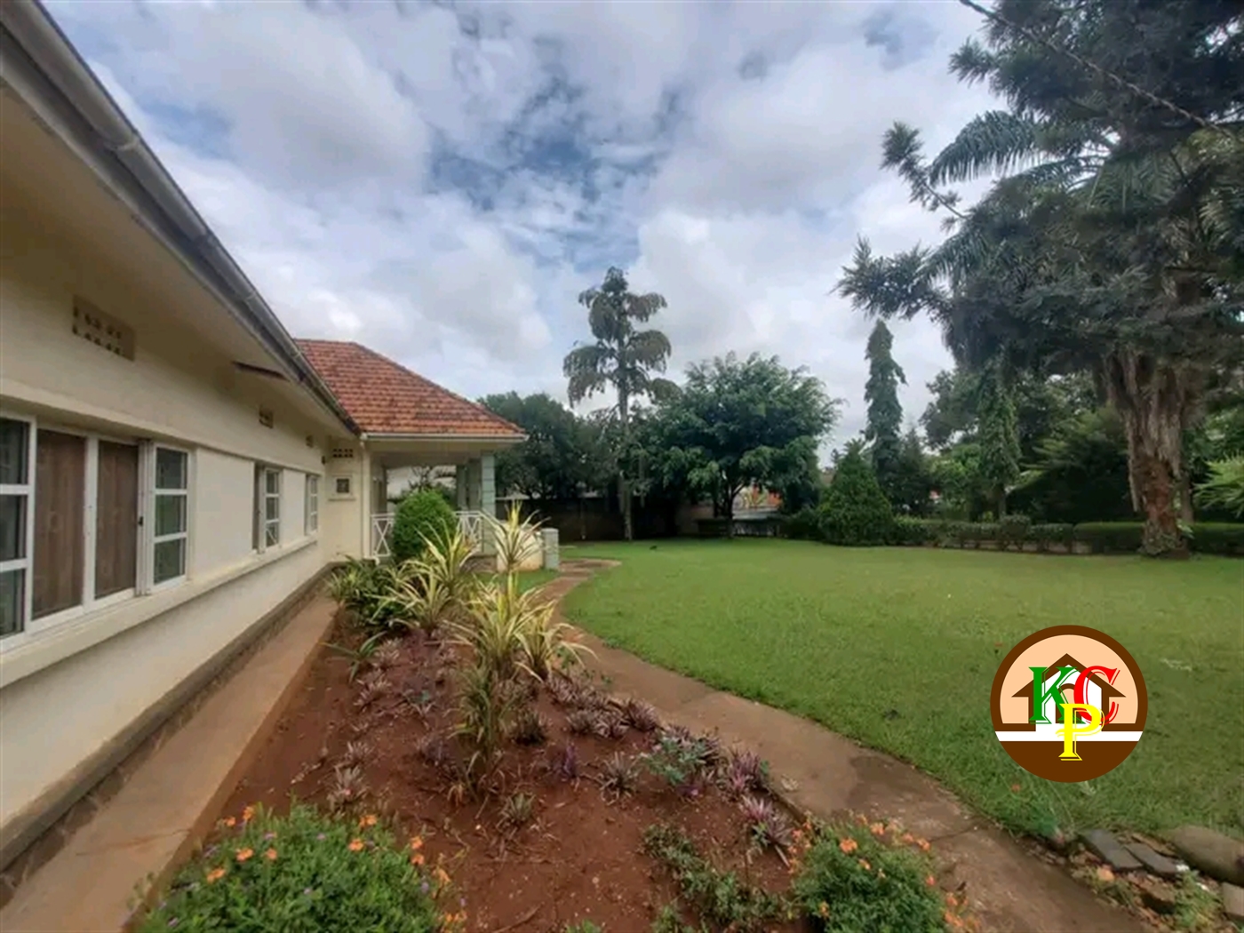 Bungalow for rent in Muyenga Kampala