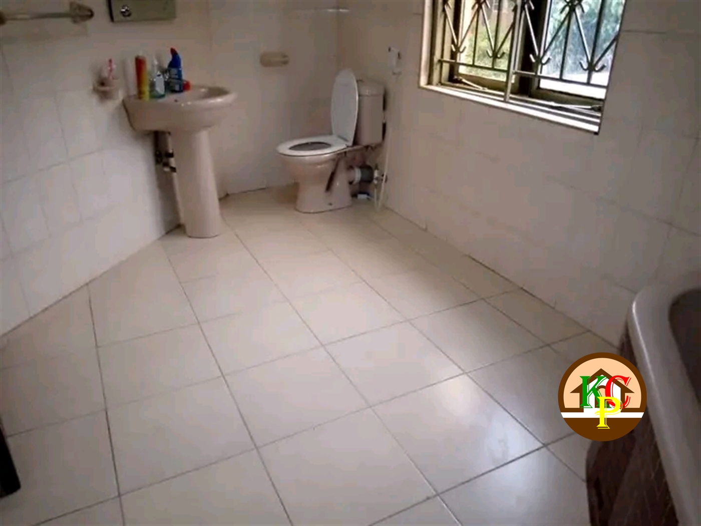 Villa for rent in Mutungo Kampala