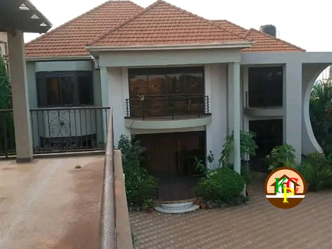 Storeyed house for sale in Munyonyo Kampala