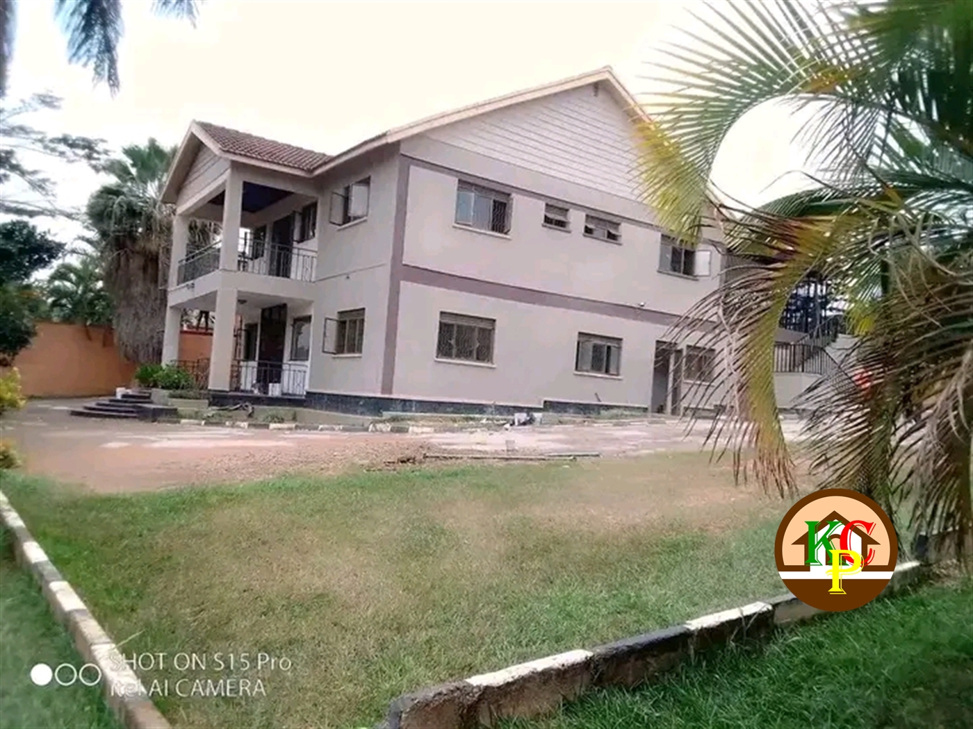 Storeyed house for rent in Bugoloobi Kampala