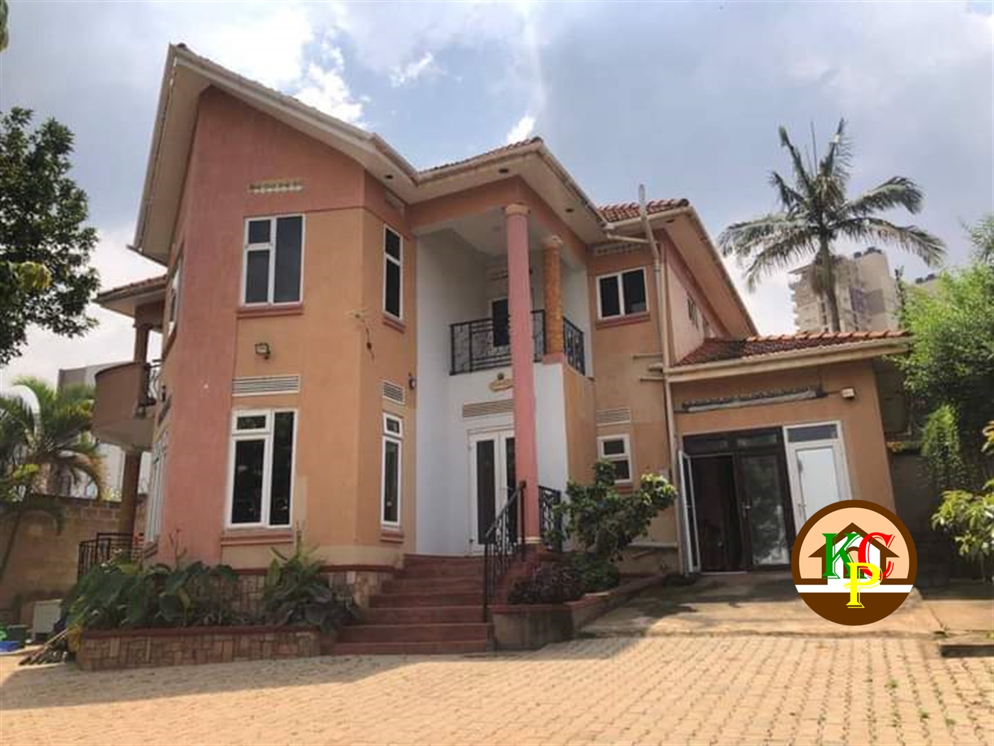 Storeyed house for rent in Muyenga Kampala