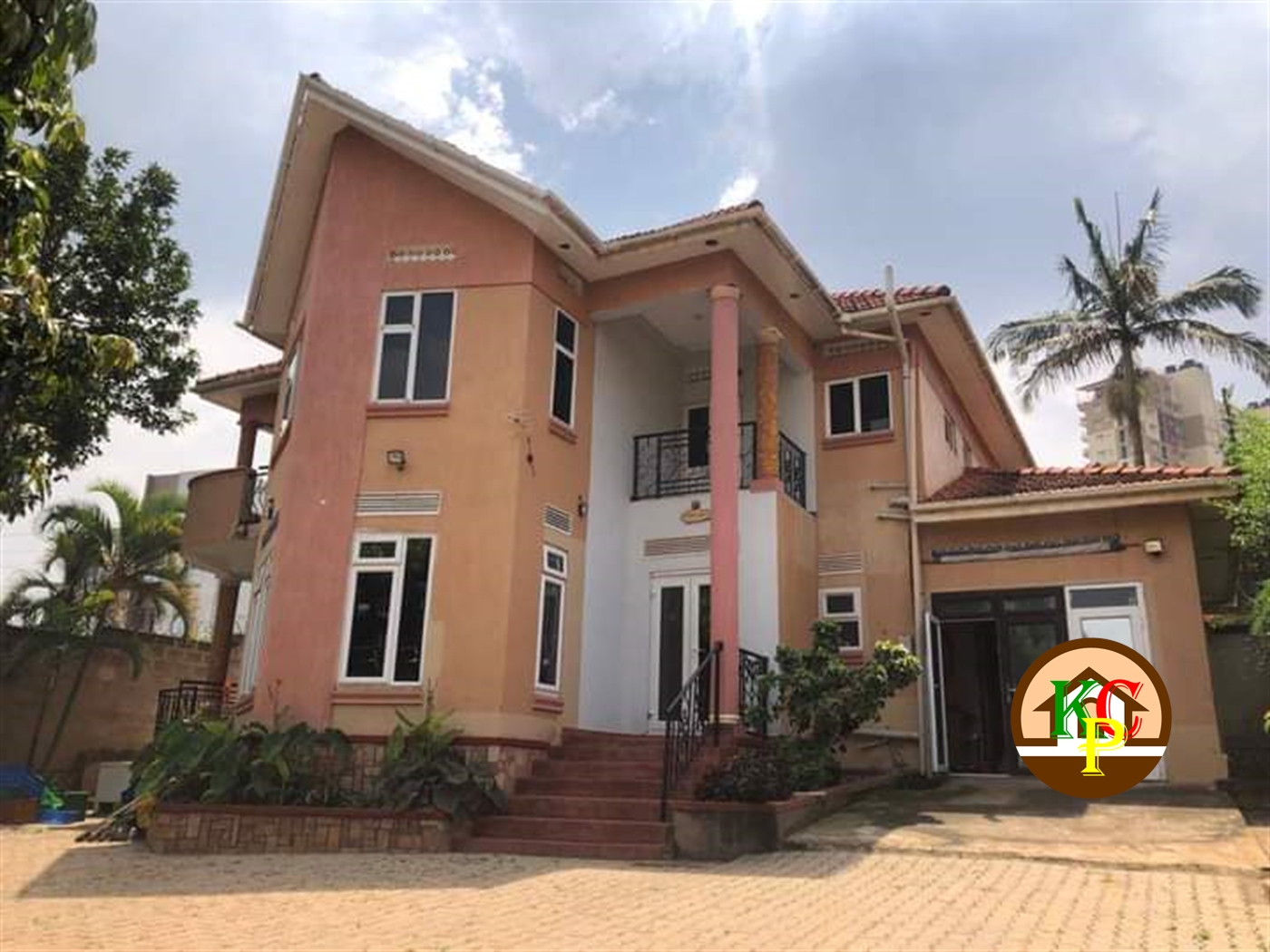 Storeyed house for rent in Muyenga Kampala