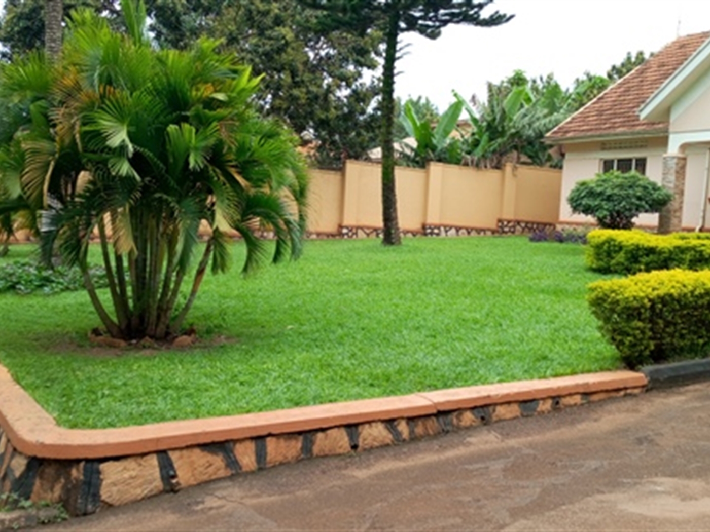 Bungalow for rent in Naguru Kampala