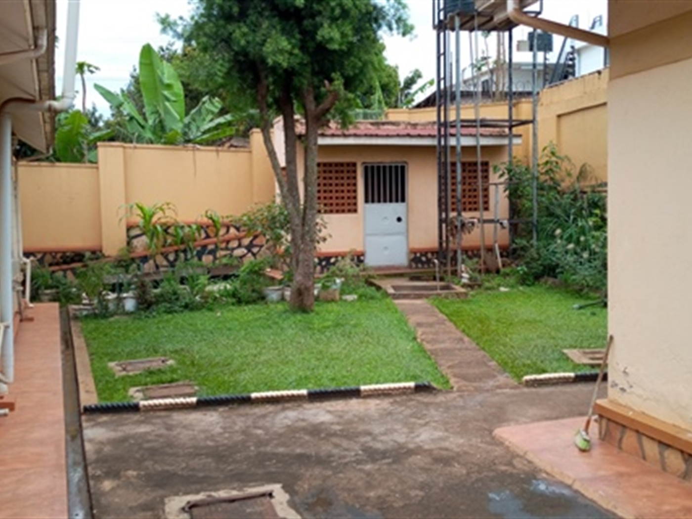 Bungalow for rent in Naguru Kampala