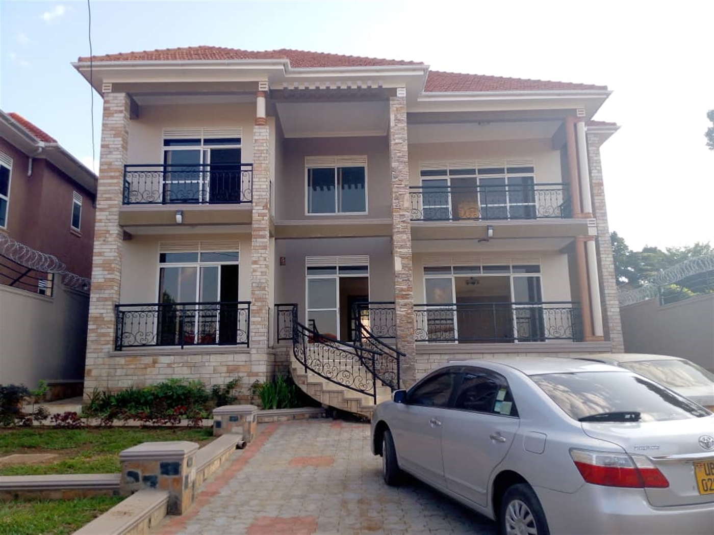 Mansion for sale in Kira Wakiso