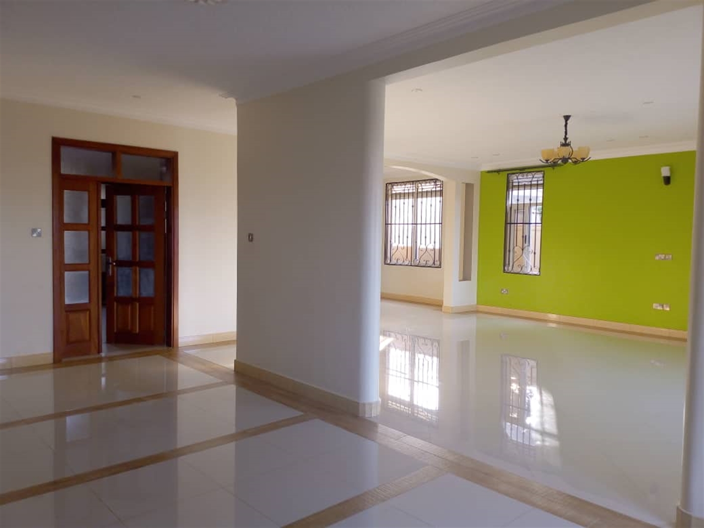 Mansion for sale in Kira Wakiso