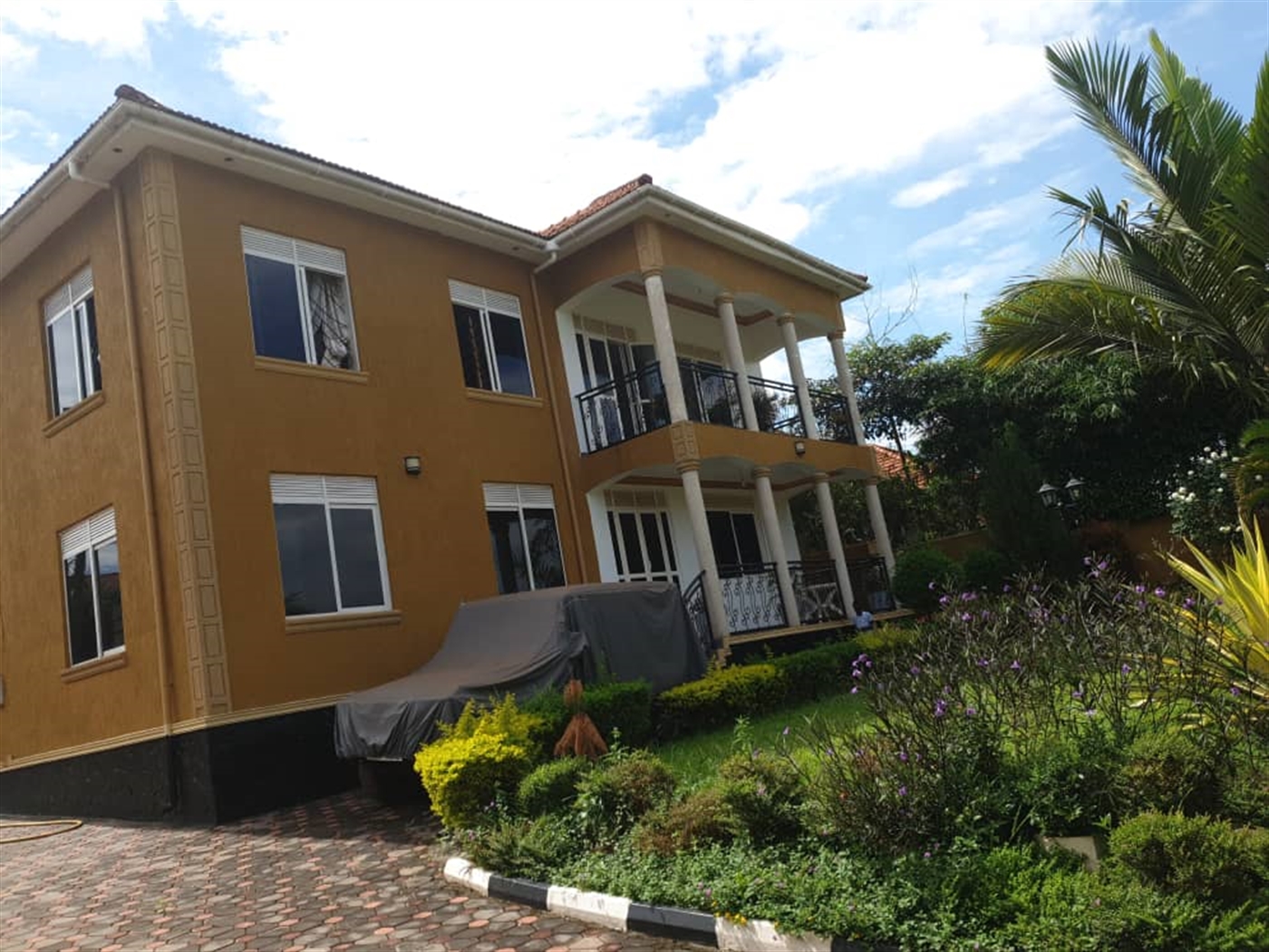 Mansion for rent in Naalya Kampala