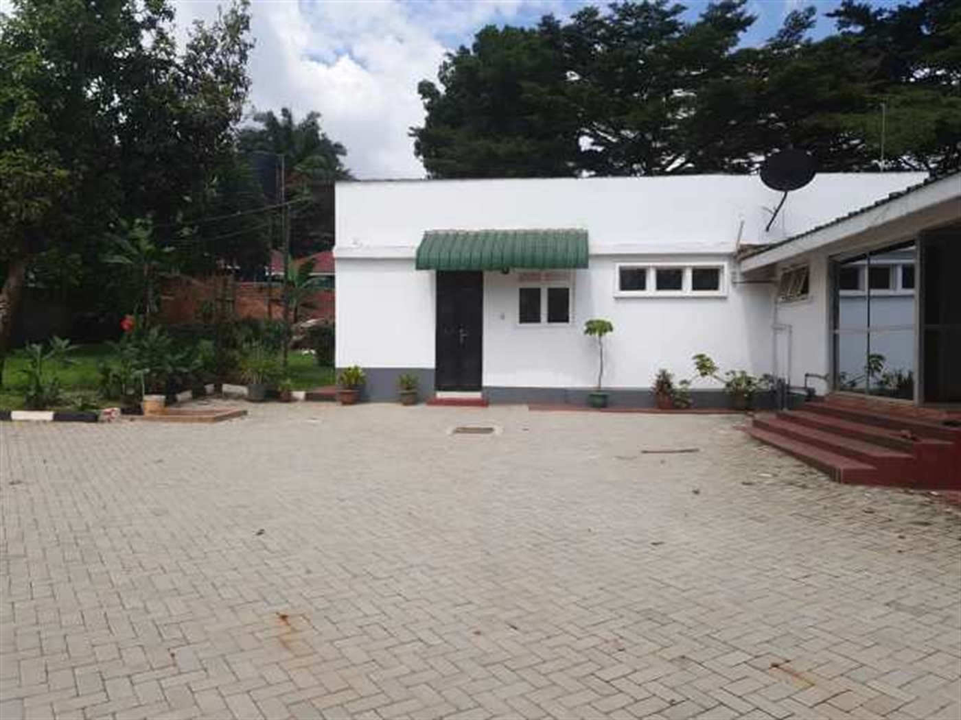 Bungalow for rent in Kololo Kampala