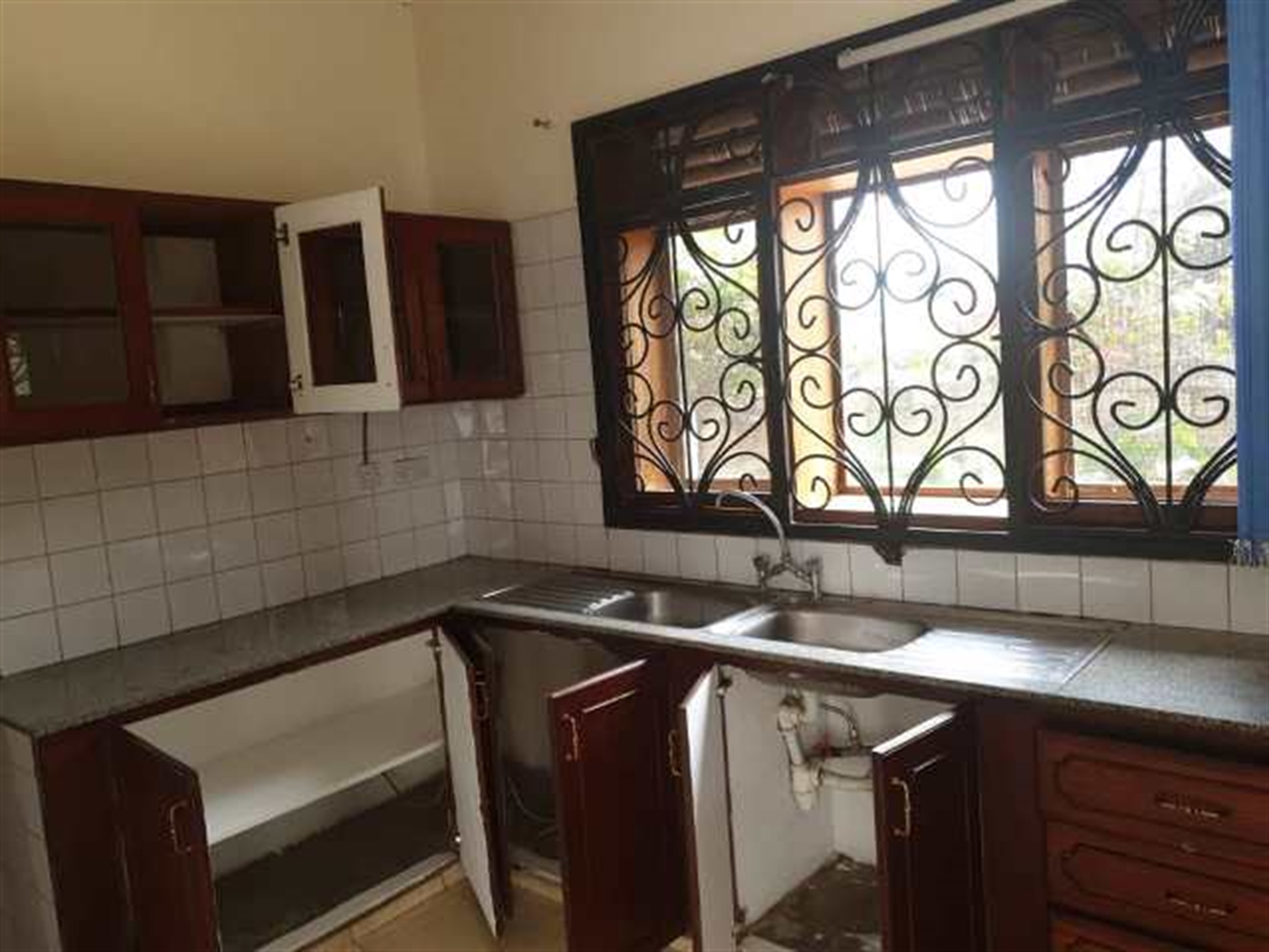 Bungalow for rent in Kololo Kampala