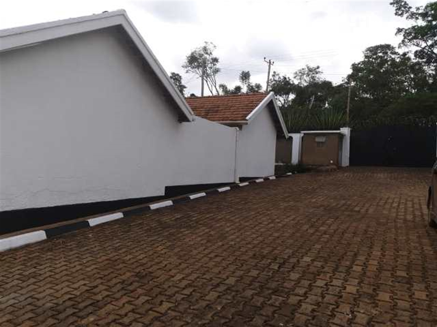 Bungalow for rent in Kololo Kampala