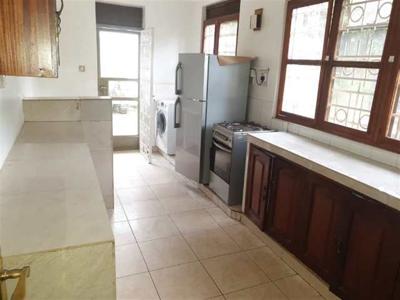 Bungalow for rent in Kololo Kampala