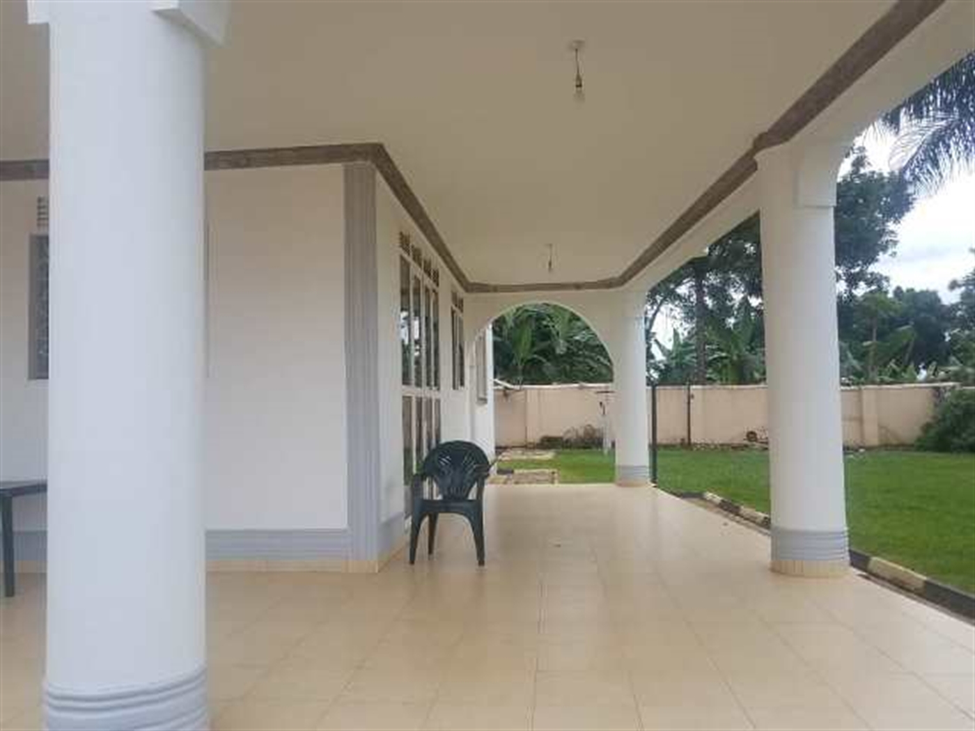 Mansion for sale in Kira Wakiso