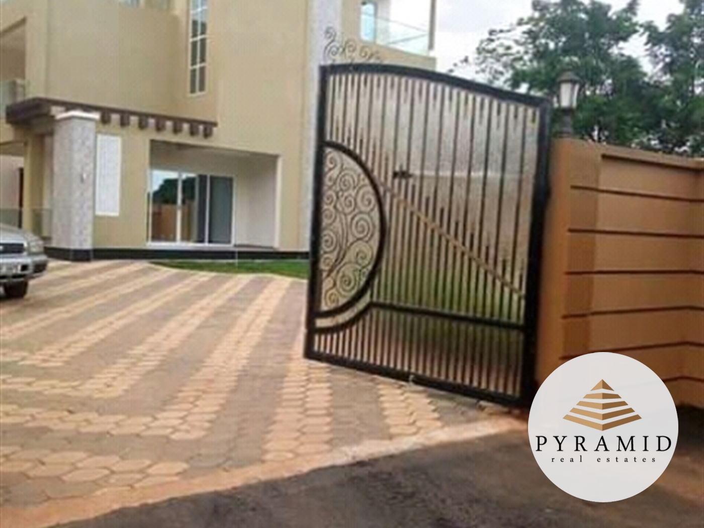 Mansion for sale in Munyonyo Kampala