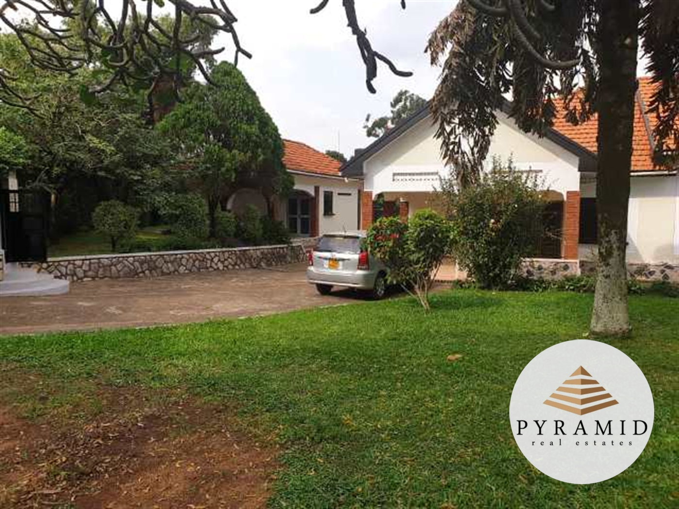 Bungalow for sale in Bugoloobi Kampala