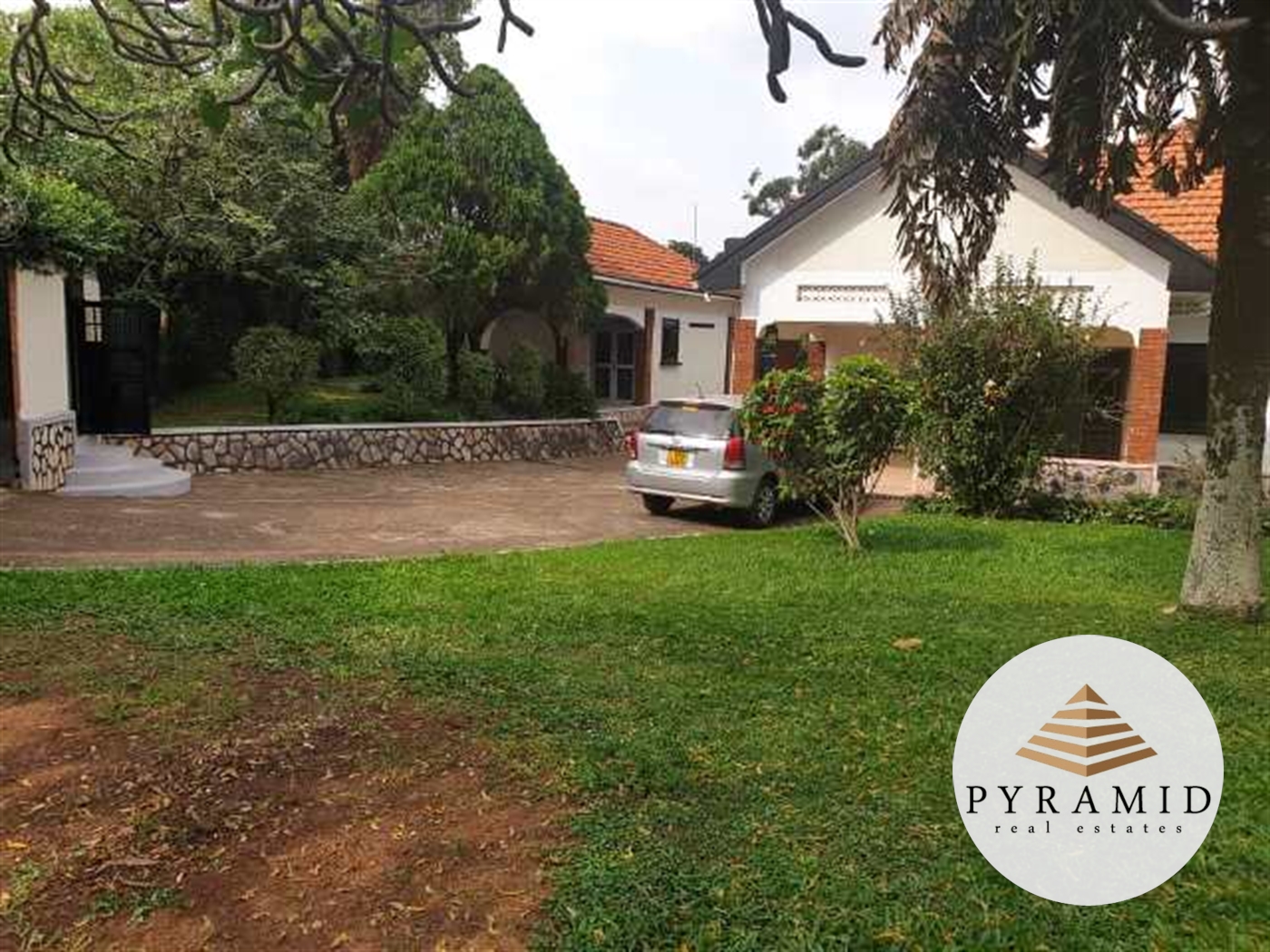 Bungalow for sale in Bugoloobi Kampala