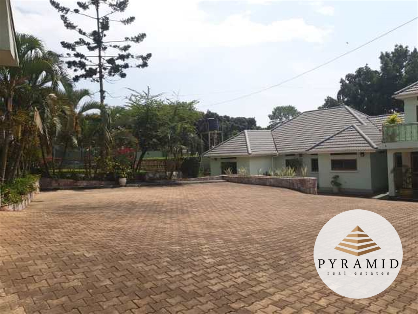 Mansion for sale in Bugoloobi Kampala