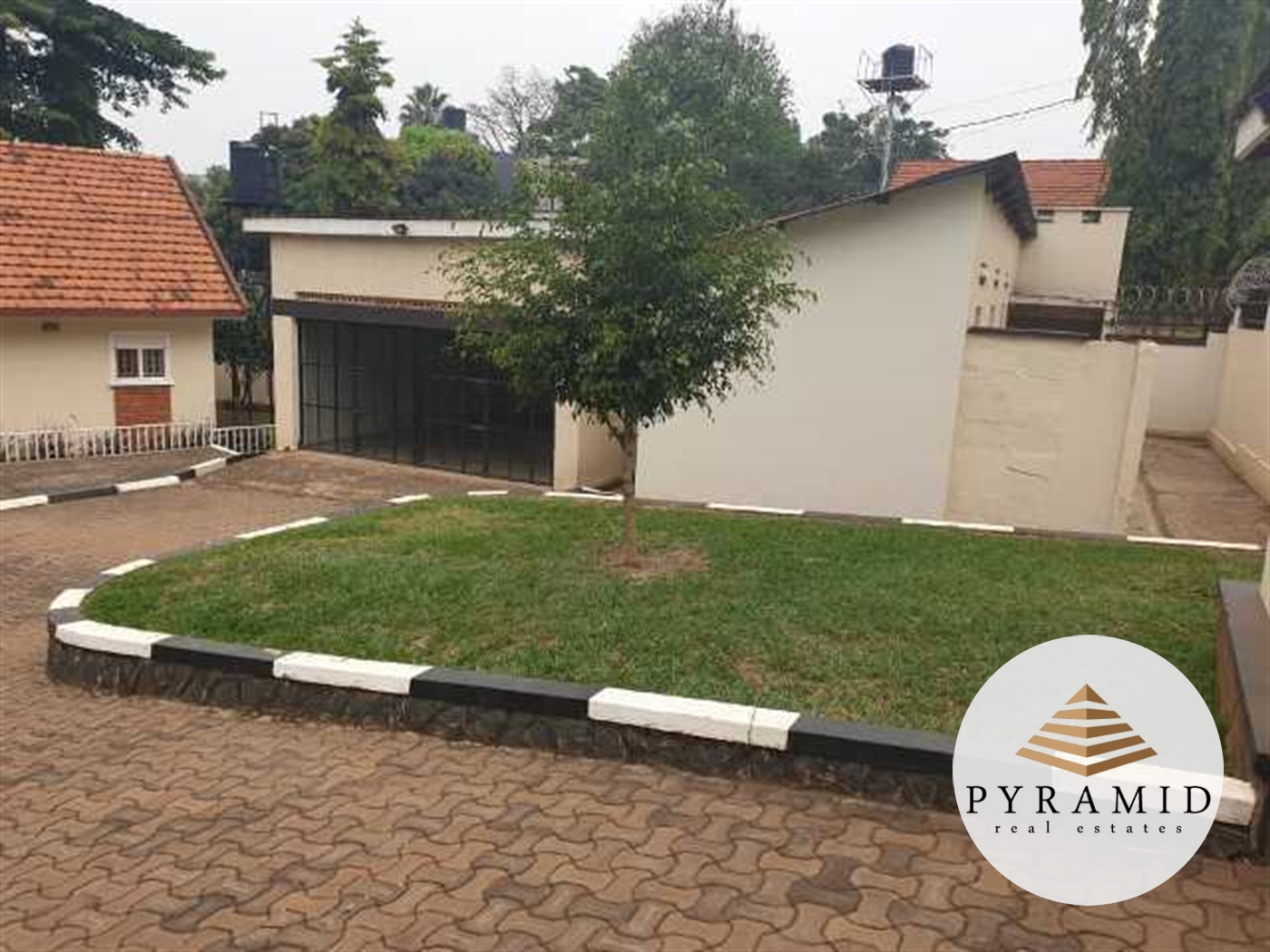 Bungalow for rent in Bugoloobi Kampala