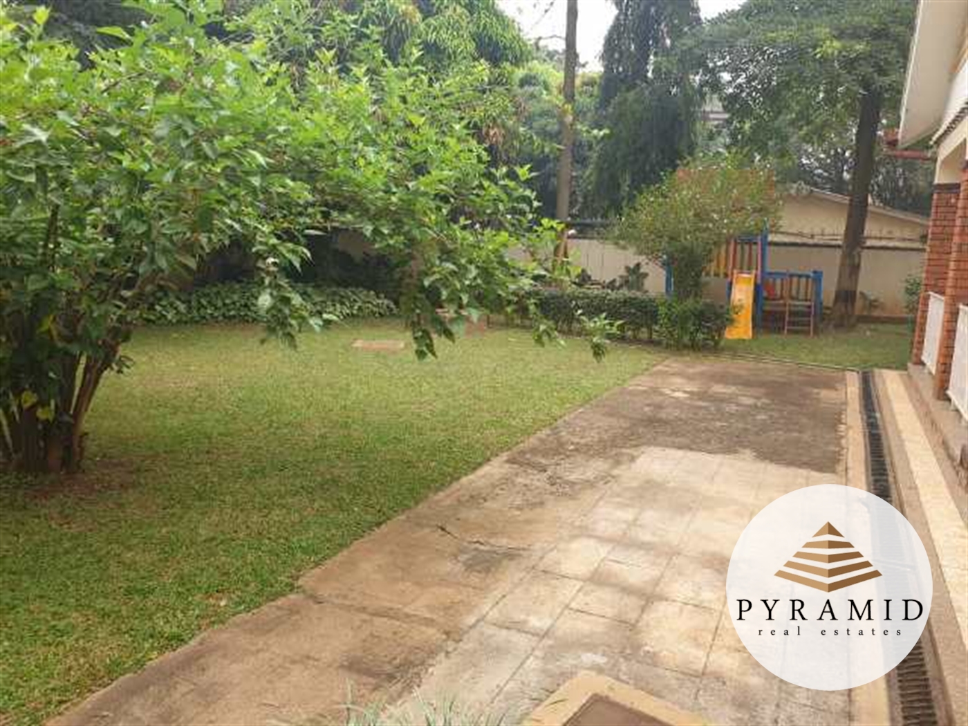 Bungalow for rent in Bugoloobi Kampala