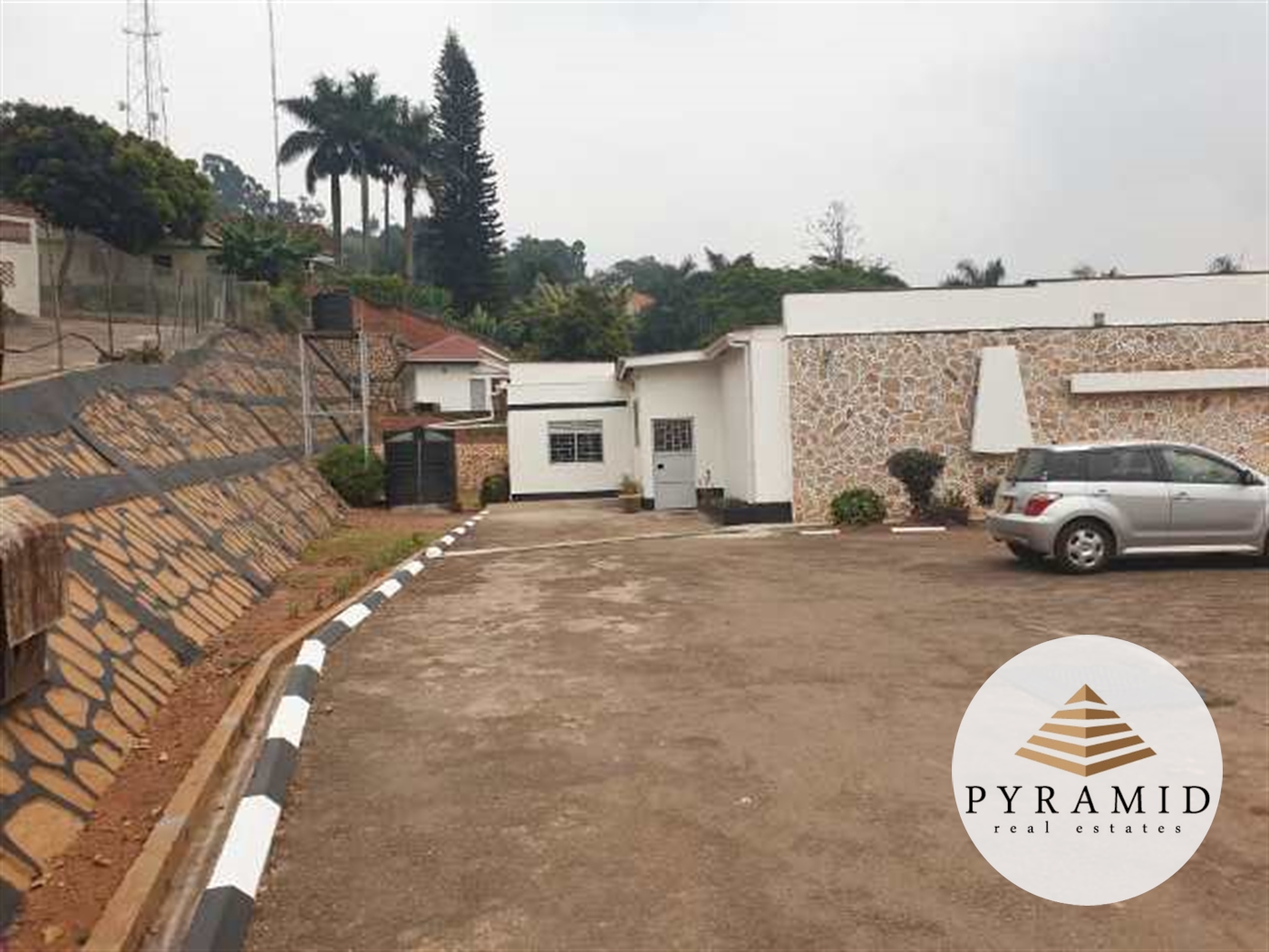 Bungalow for rent in Kololo Kampala