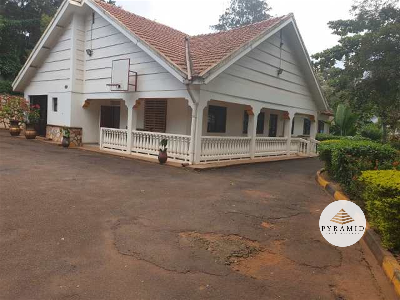 Bungalow for rent in Kololo Kampala