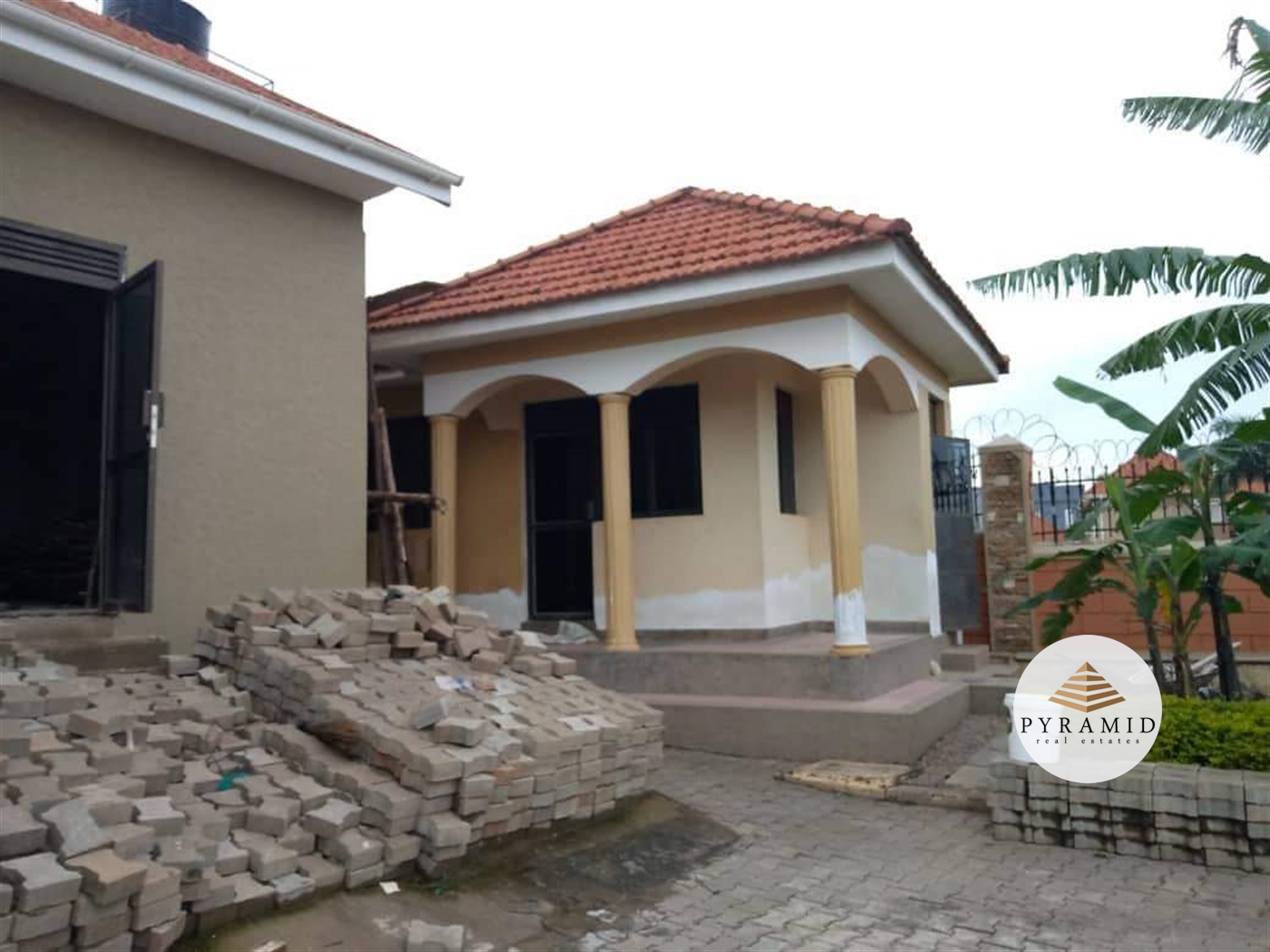 Mansion for rent in Mutungo Kampala