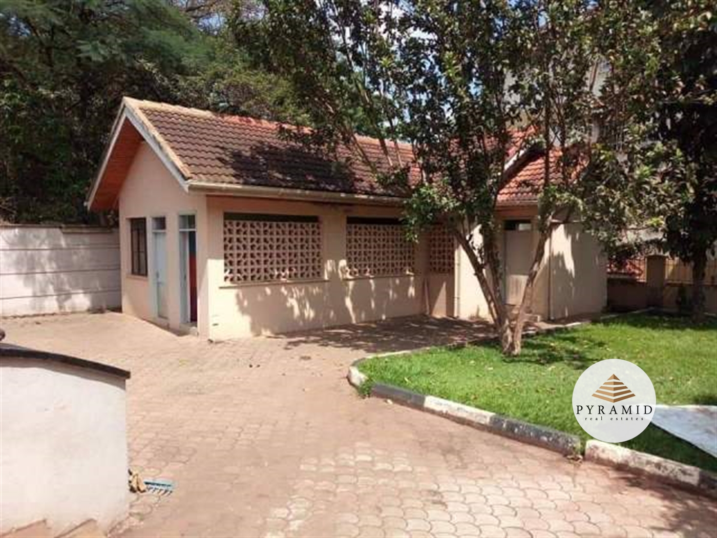 Mansion for sale in Bugoloobi Kampala