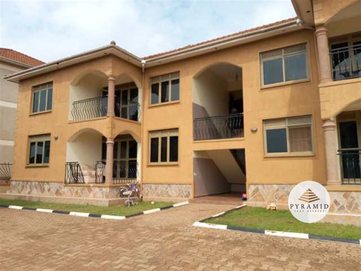 Duplex for rent in Kisaasi Kampala