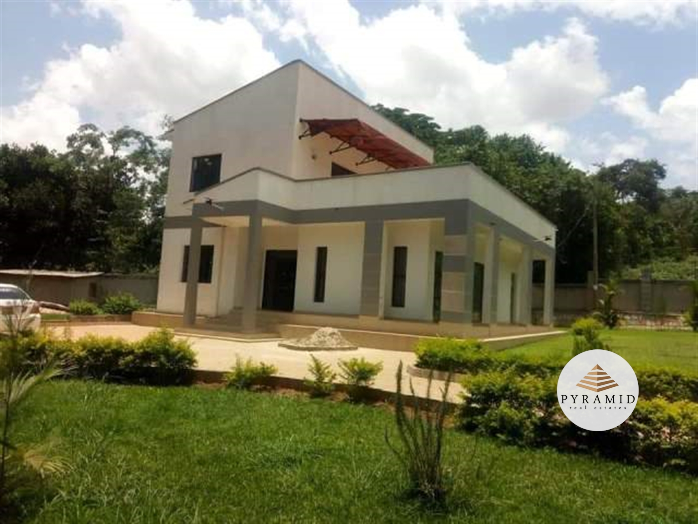 Storeyed house for rent in Kisaasi Kampala