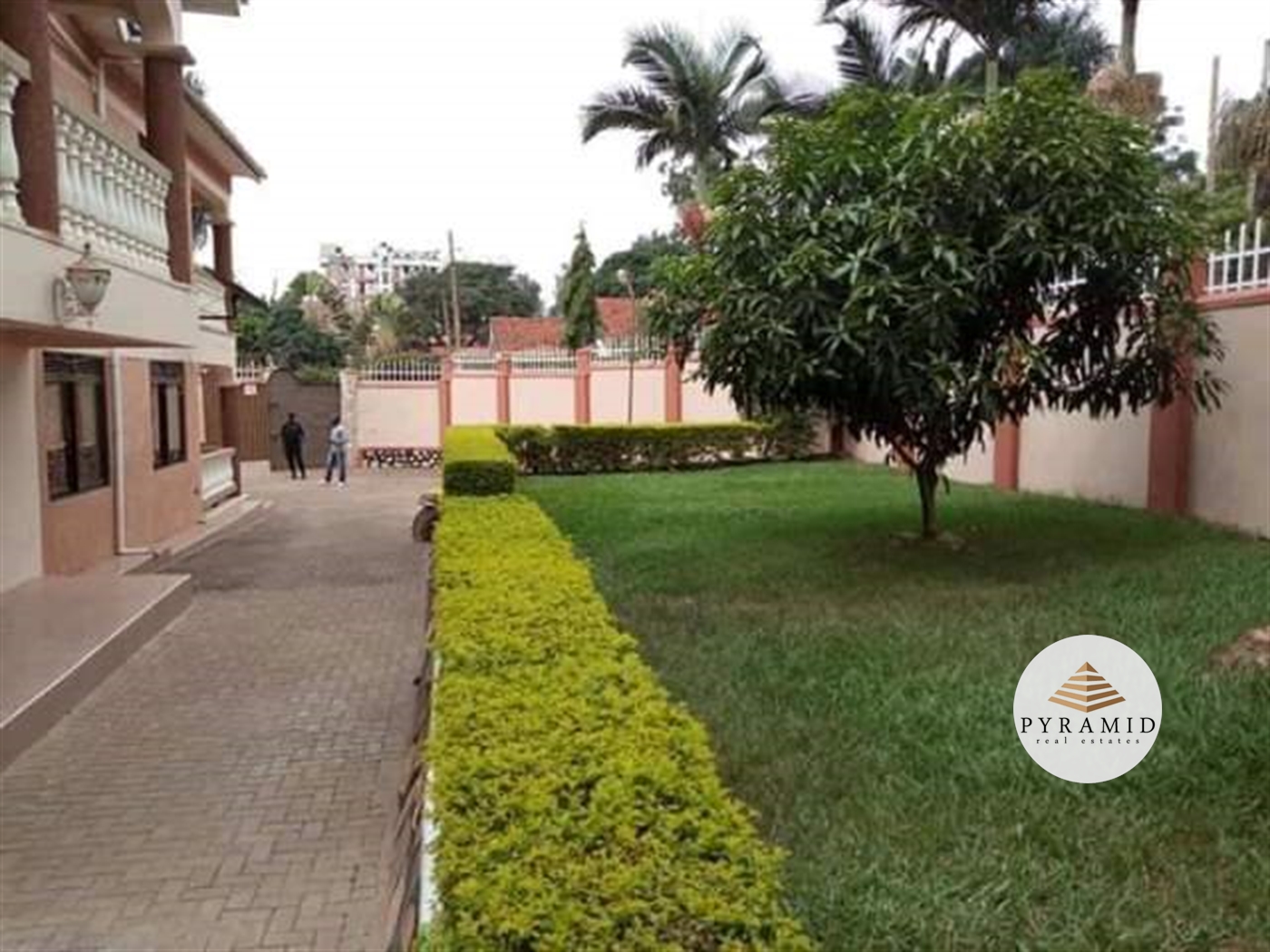 Storeyed house for rent in Bugoloobi Kampala