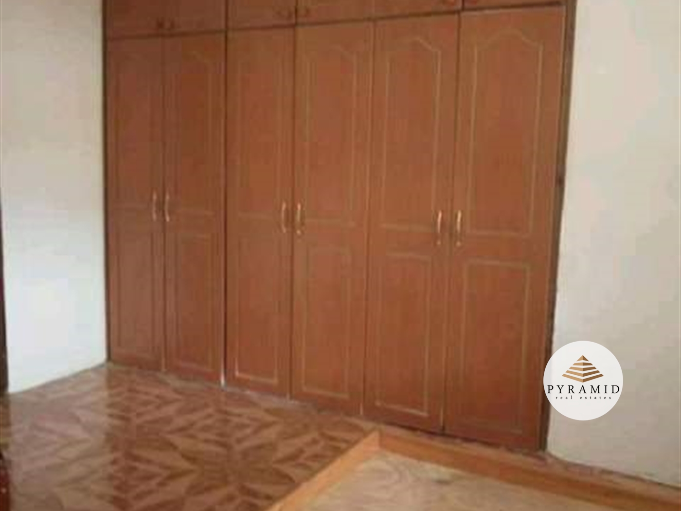 Storeyed house for rent in Bugoloobi Kampala