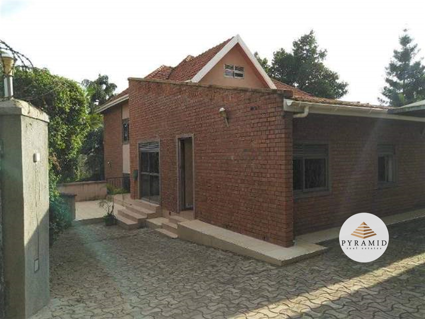 Storeyed house for rent in Bugoloobi Kampala