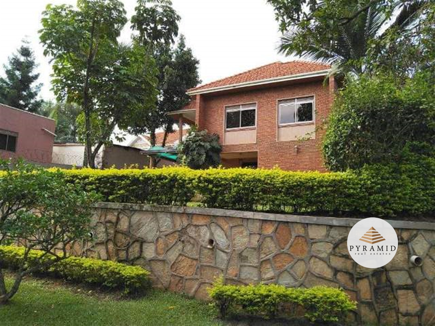 Storeyed house for rent in Bugoloobi Kampala