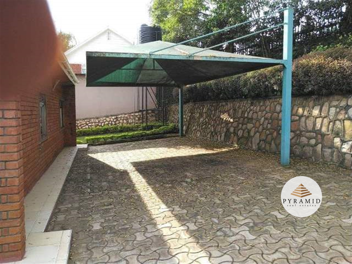 Storeyed house for rent in Bugoloobi Kampala