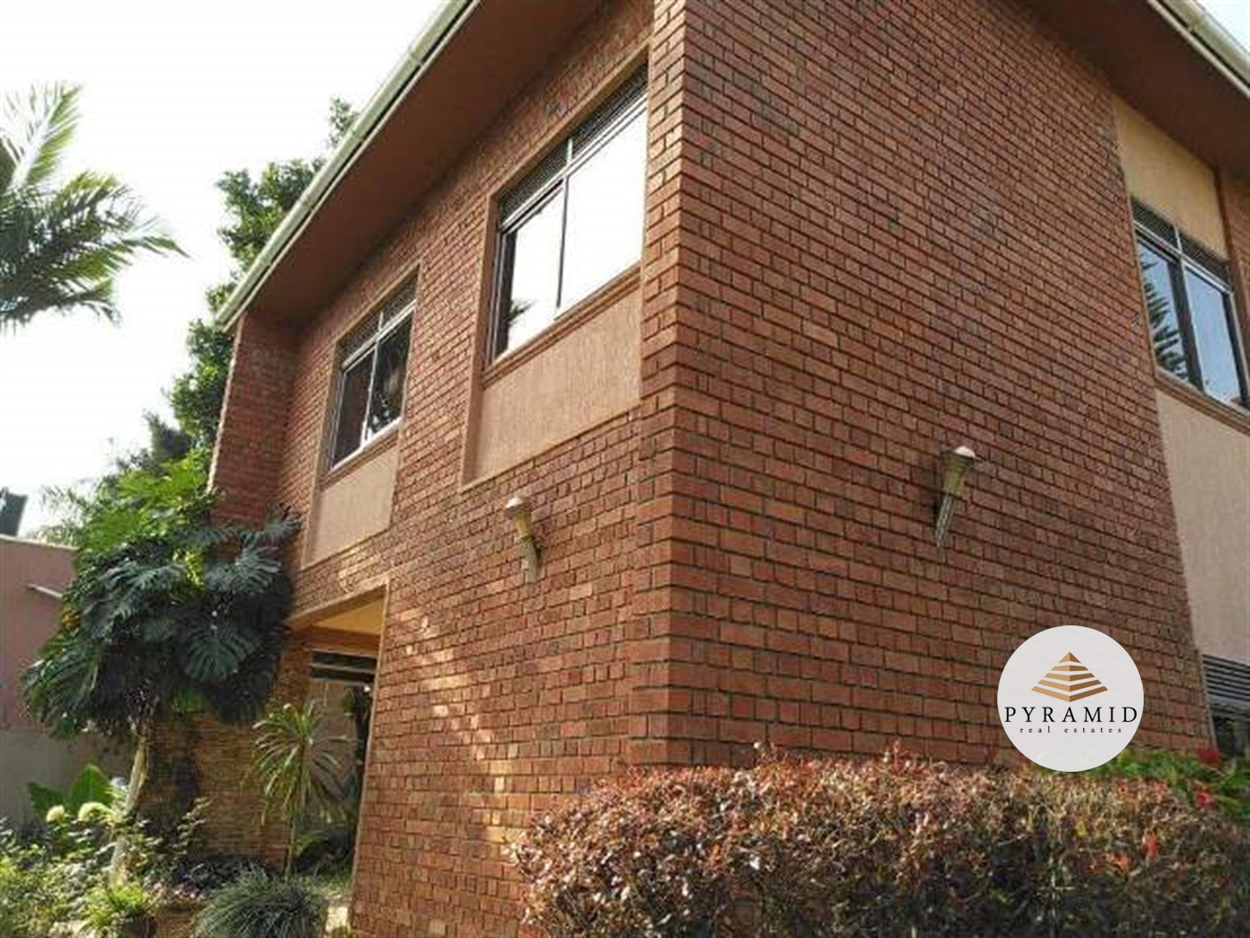 Storeyed house for rent in Bugoloobi Kampala