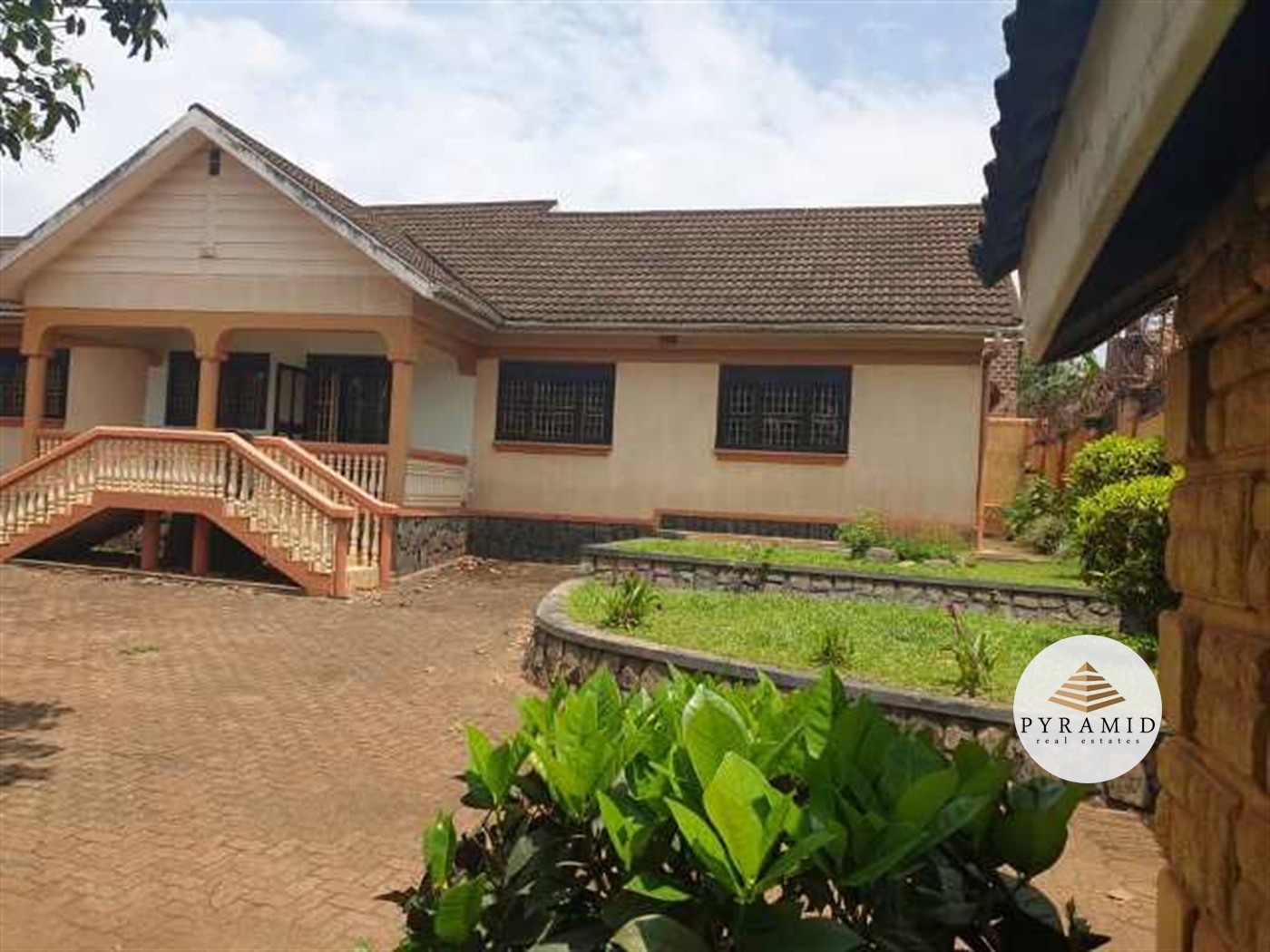 Bungalow for rent in Kisaasi Kampala