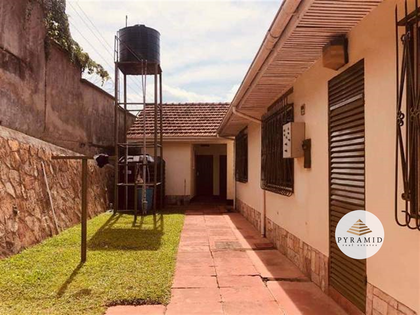 Storeyed house for rent in Kololo Kampala