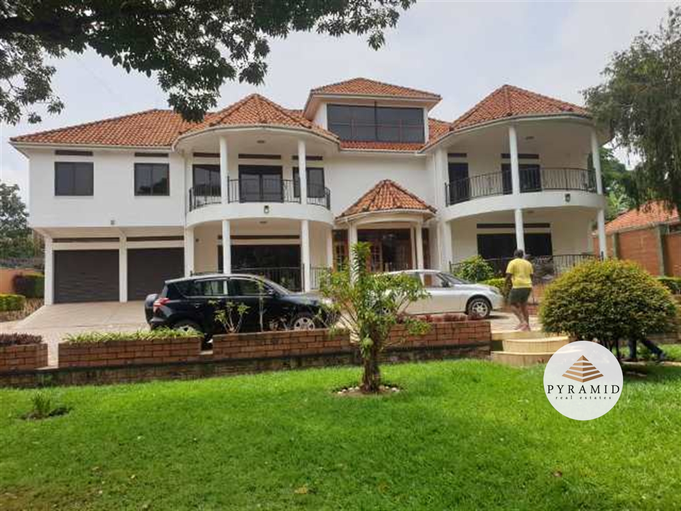 Storeyed house for rent in Bugoloobi Kampala