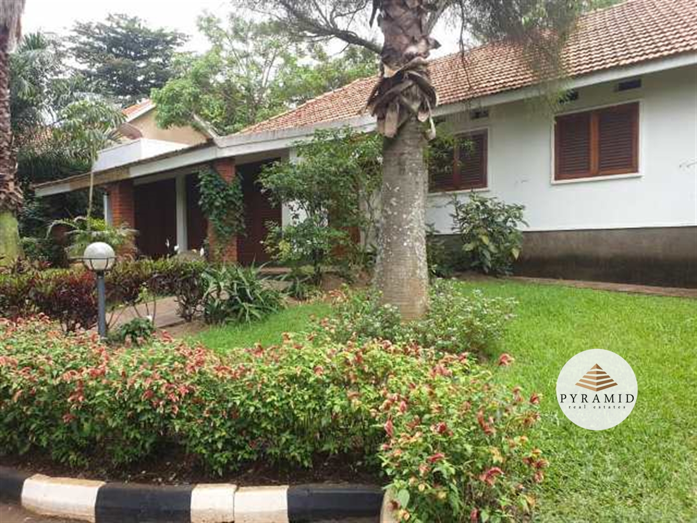 Storeyed house for rent in Bugoloobi Kampala