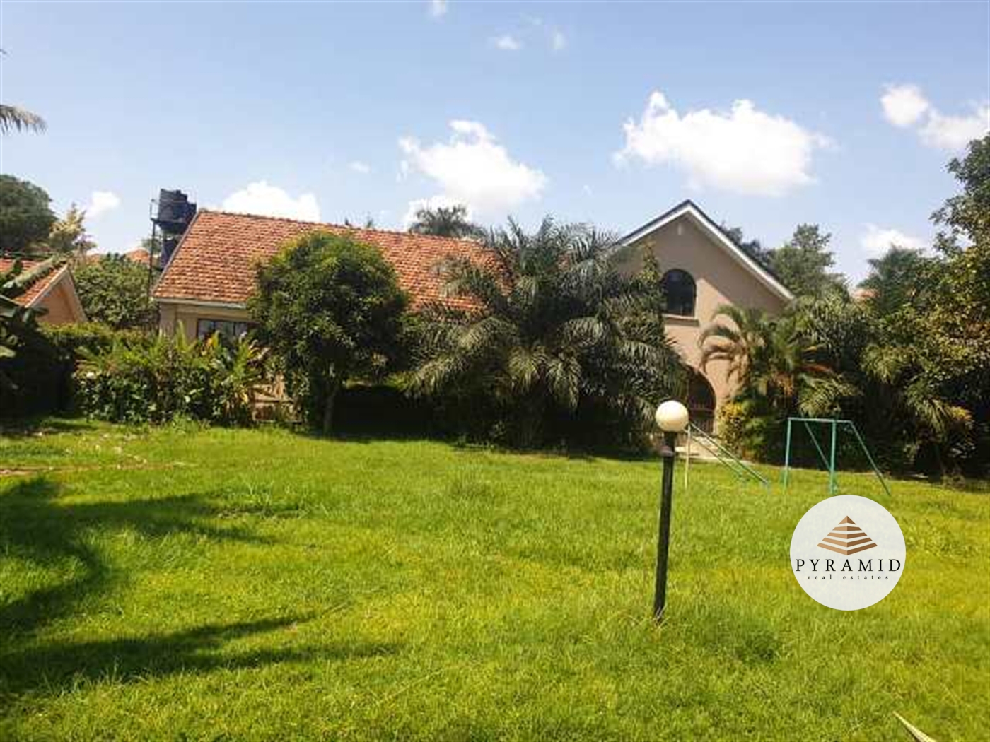 Bungalow for rent in Bugoloobi Kampala