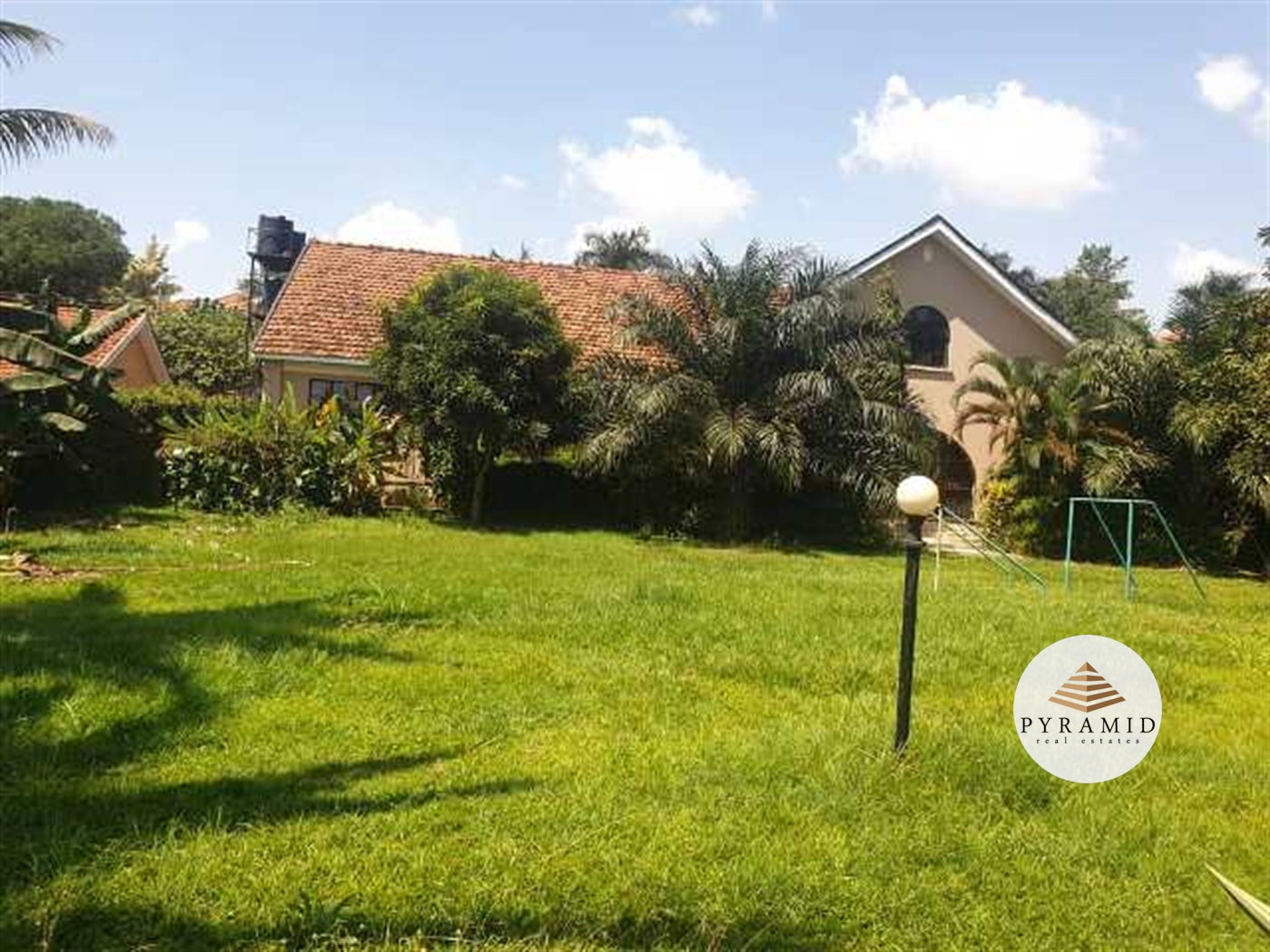 Bungalow for rent in Bugoloobi Kampala