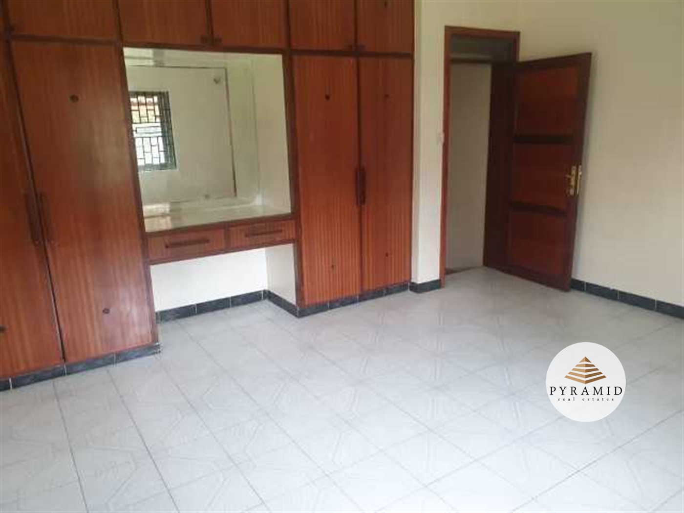 Bungalow for rent in Bugoloobi Kampala