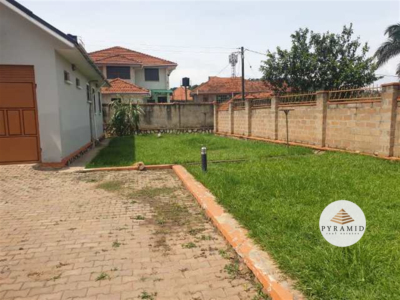 Bungalow for rent in Bugoloobi Kampala