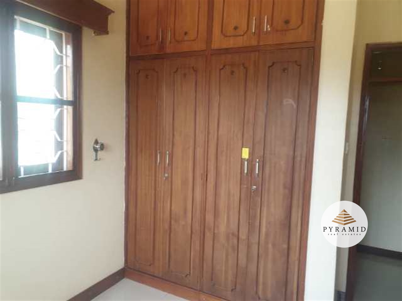 Storeyed house for rent in Bugoloobi Kampala