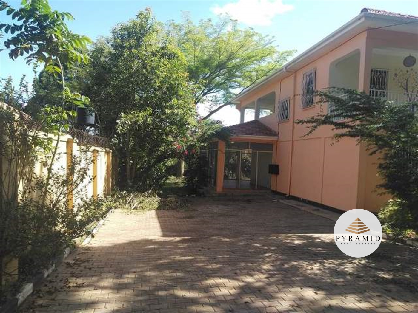 Storeyed house for rent in Bugoloobi Kampala